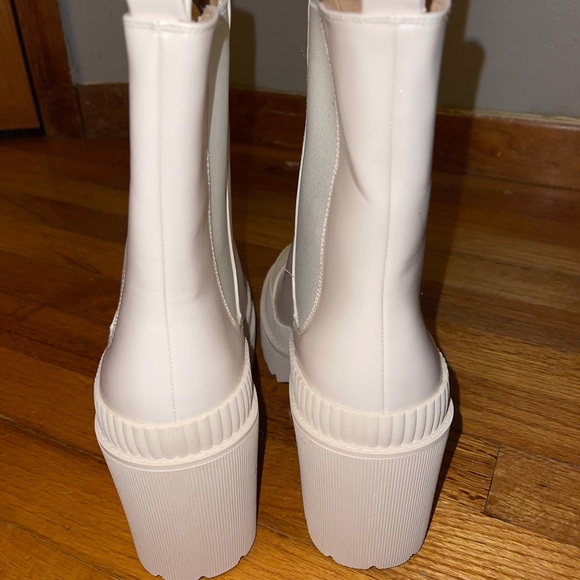 Chunky Sole Cream Boots - Picture 5 of 6